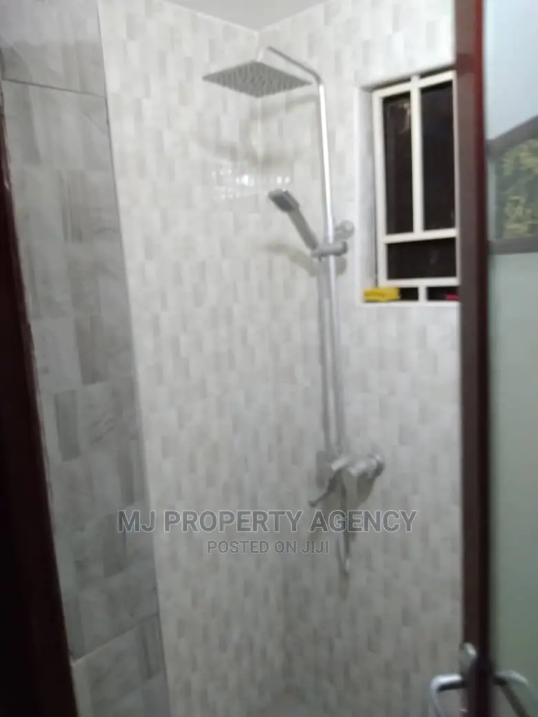 Furnished 3bdrm House in Devtraco Estate, Tema Metropolitan for sale