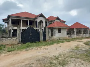 10bdrm House in Star Gate Properties, Ejisu-Juaben Municipal for sale