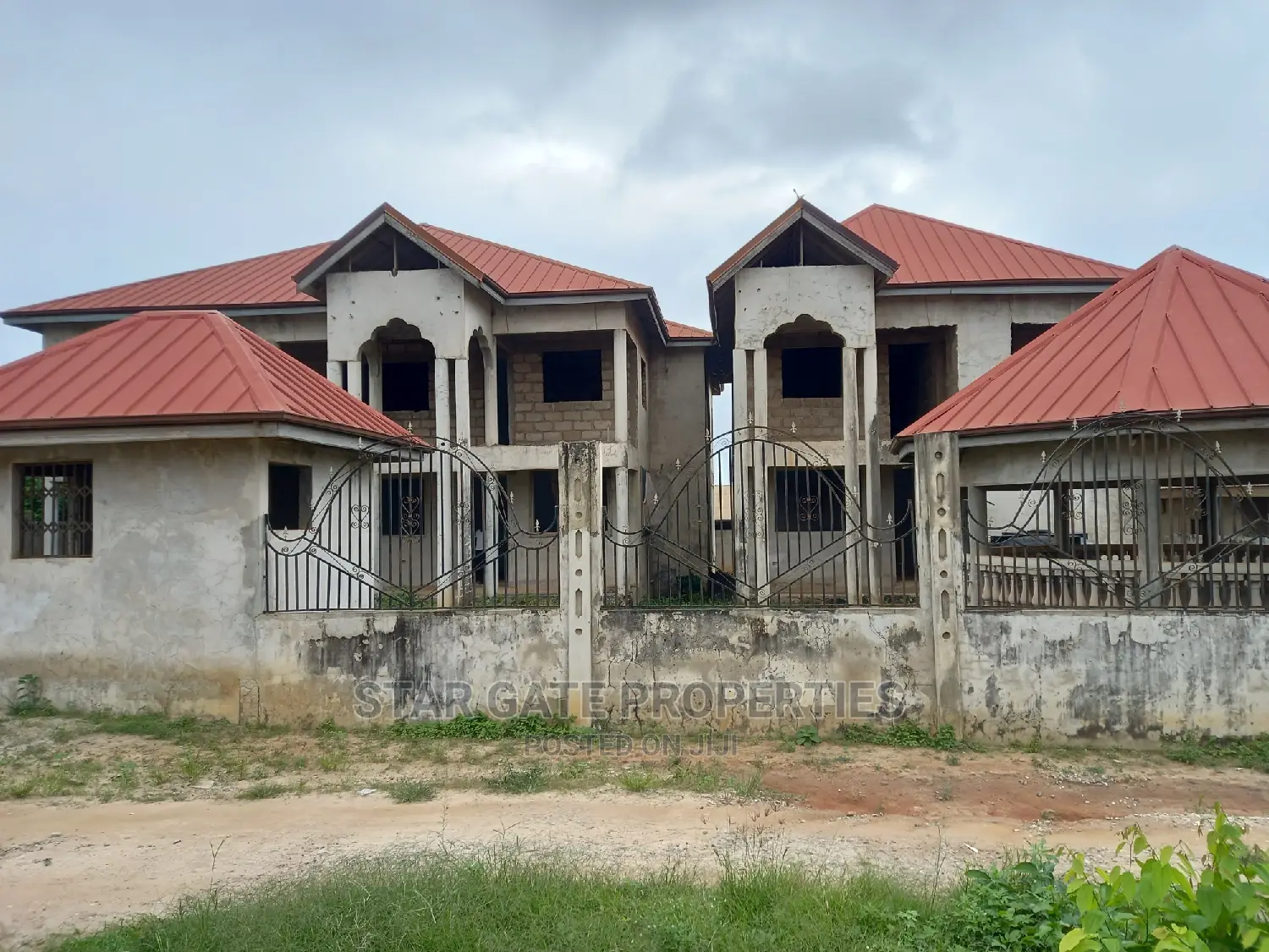 10bdrm House in Star Gate Properties, Ejisu-Juaben Municipal for sale
