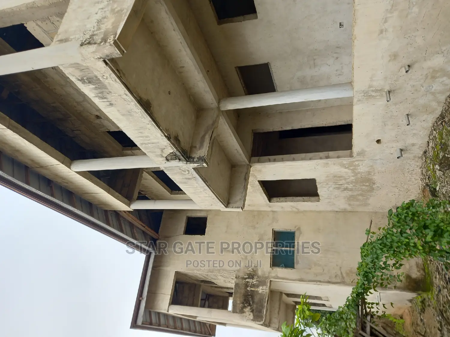 10bdrm House in Star Gate Properties, Ejisu-Juaben Municipal for sale
