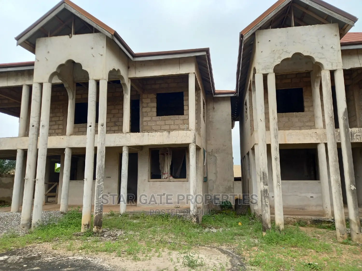 10bdrm House in Star Gate Properties, Ejisu-Juaben Municipal for sale