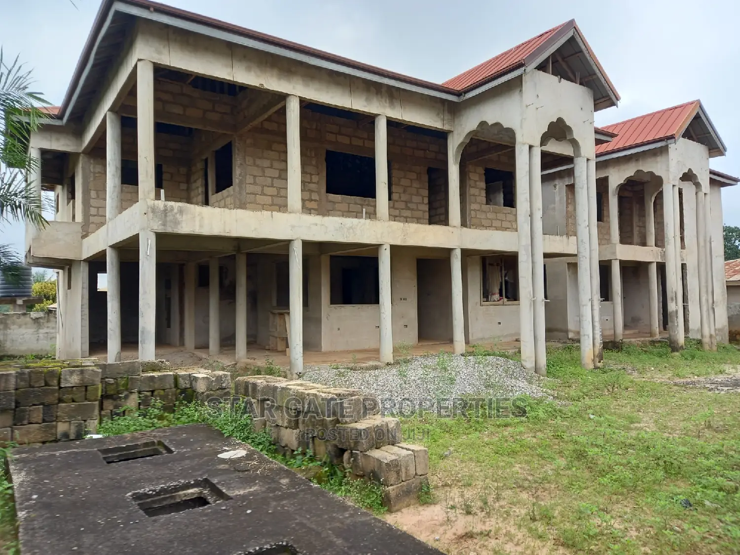 10bdrm House in Star Gate Properties, Ejisu-Juaben Municipal for sale