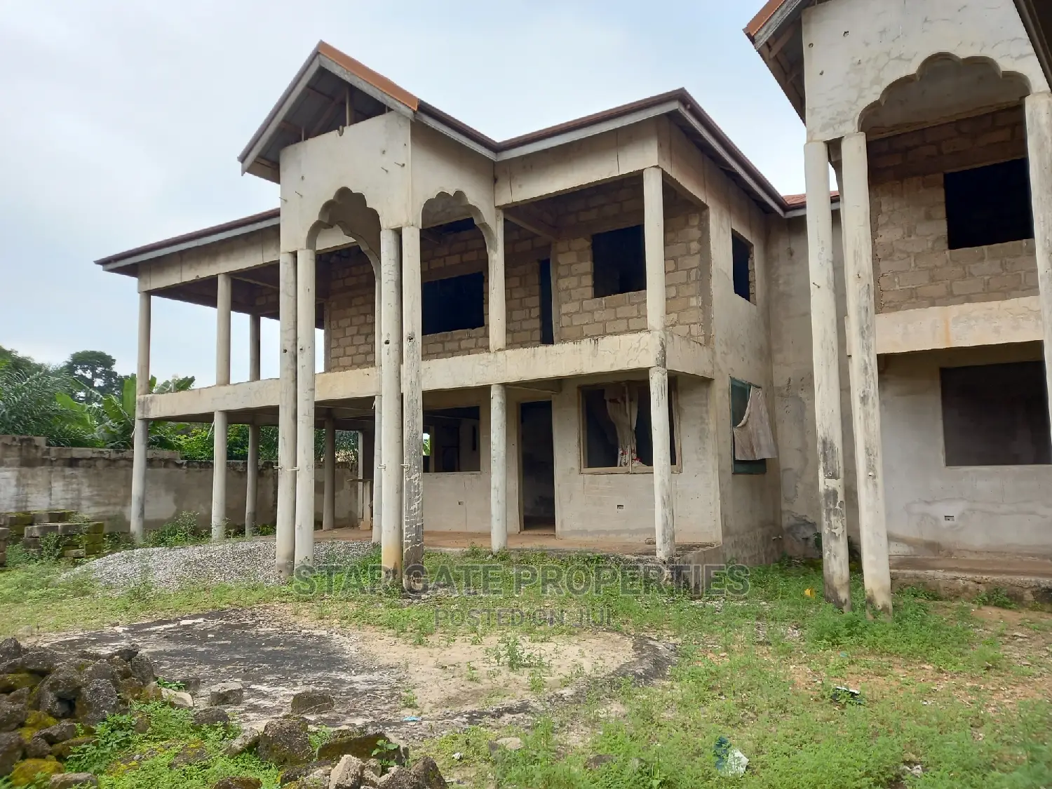 10bdrm House in Star Gate Properties, Ejisu-Juaben Municipal for sale