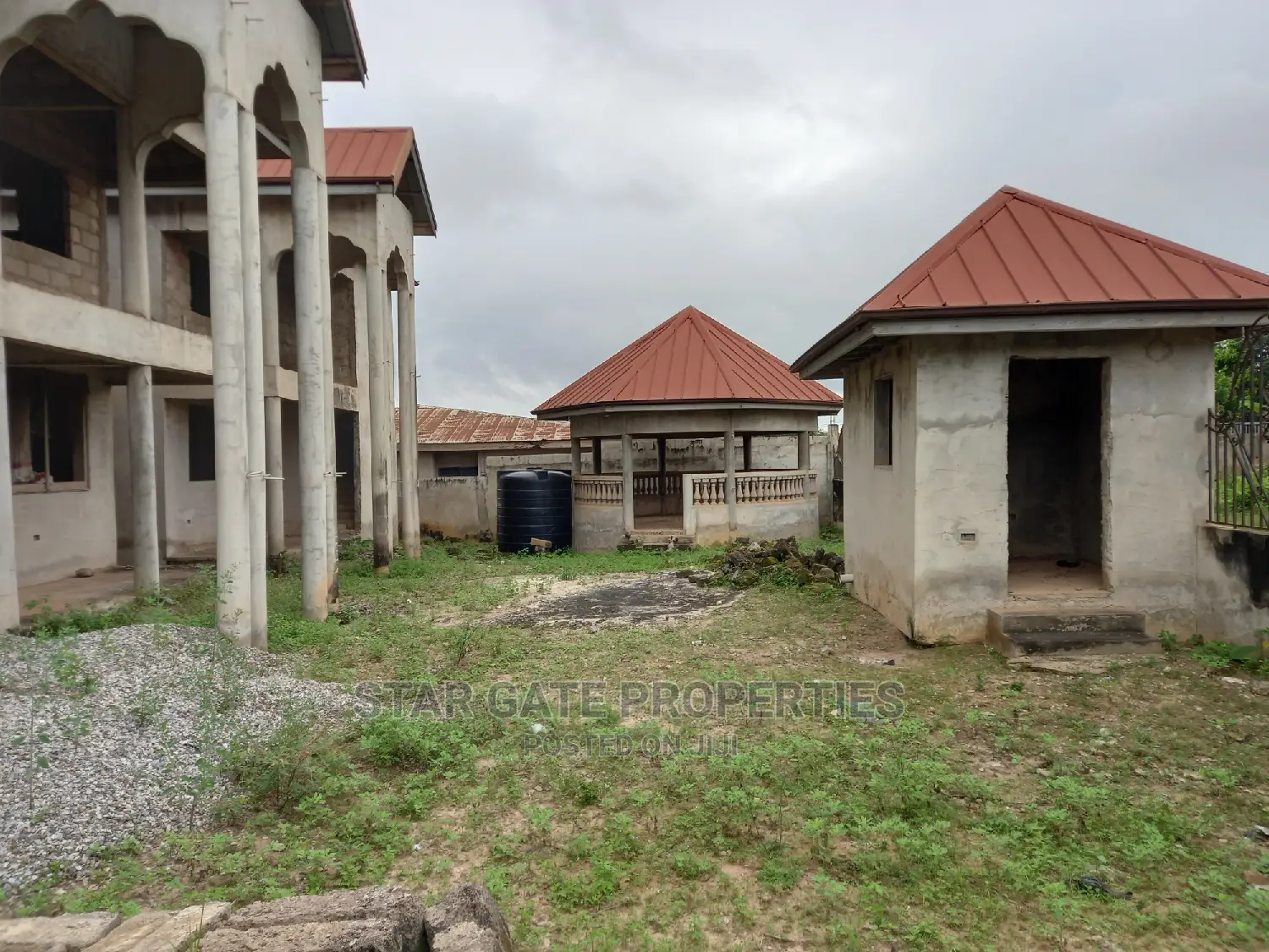 10bdrm House in Star Gate Properties, Ejisu-Juaben Municipal for sale