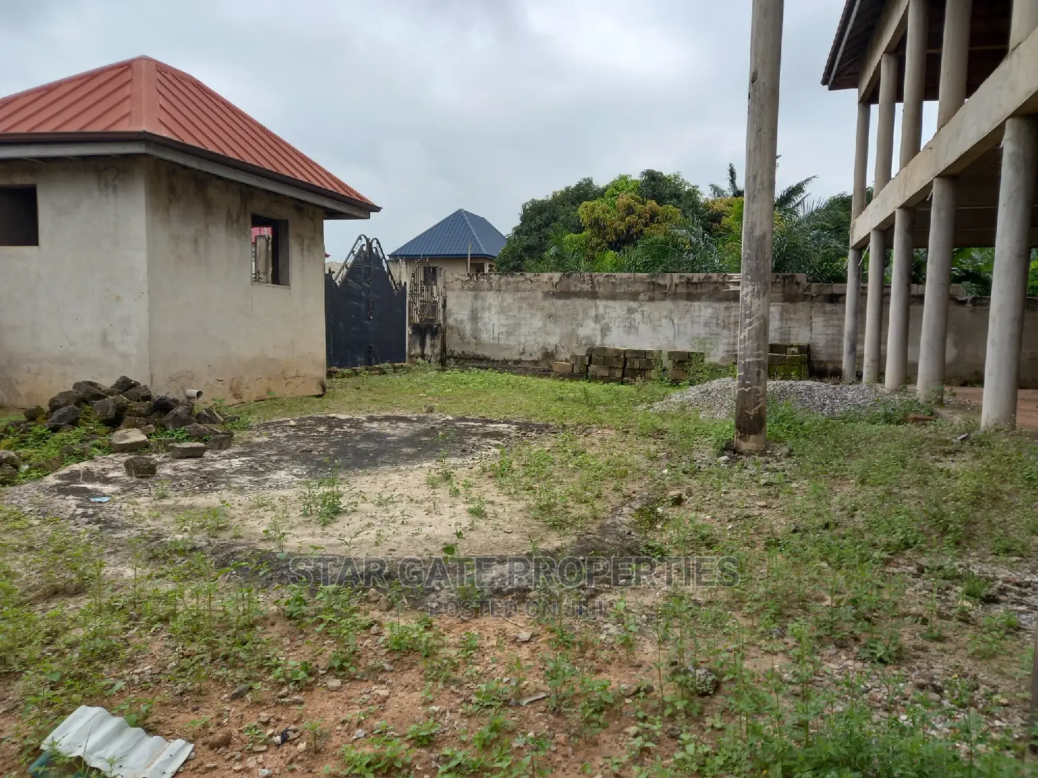 10bdrm House in Star Gate Properties, Ejisu-Juaben Municipal for sale