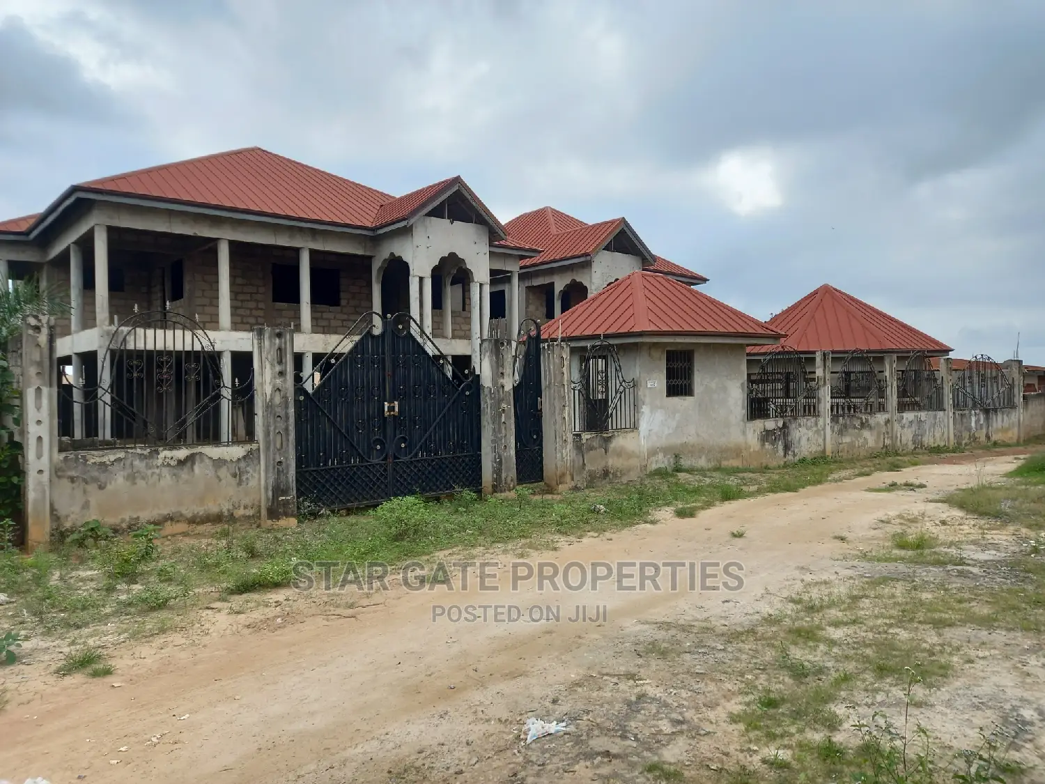 10bdrm House in Star Gate Properties, Ejisu-Juaben Municipal for sale