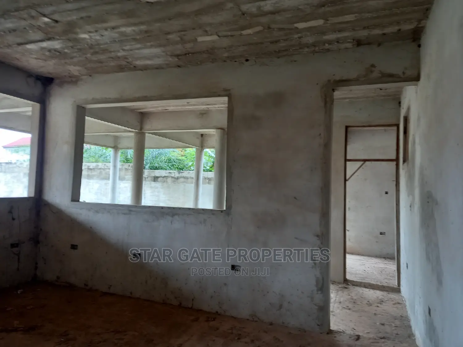 10bdrm House in Star Gate Properties, Ejisu-Juaben Municipal for sale