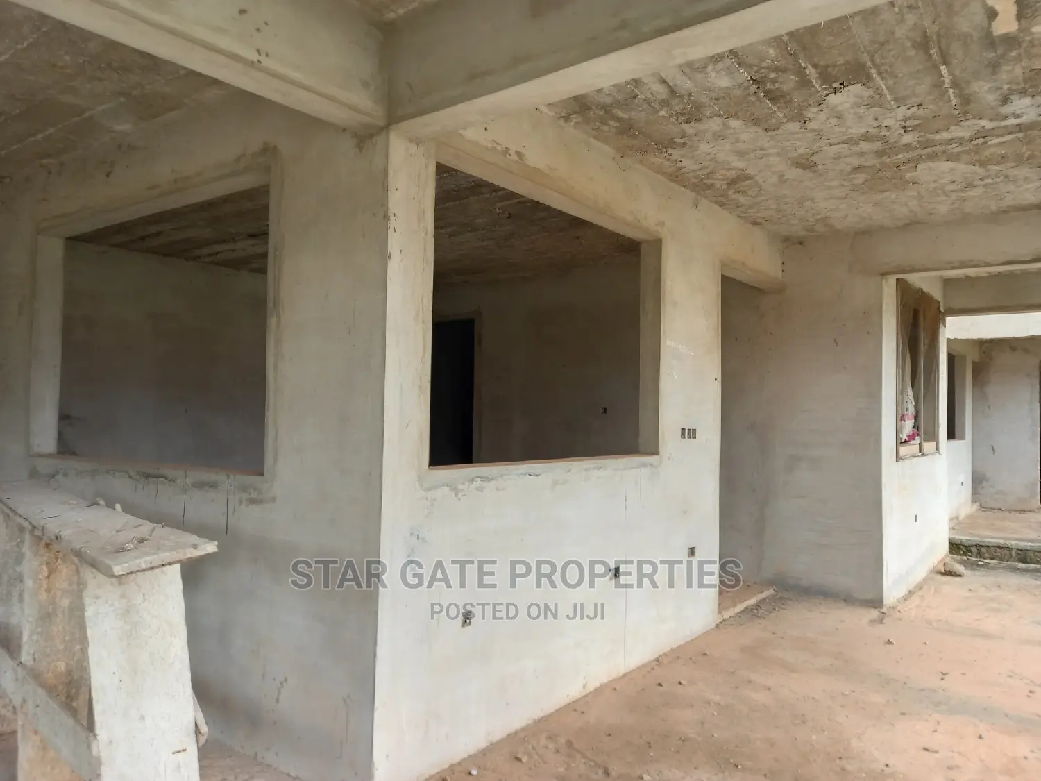 10bdrm House in Star Gate Properties, Ejisu-Juaben Municipal for sale