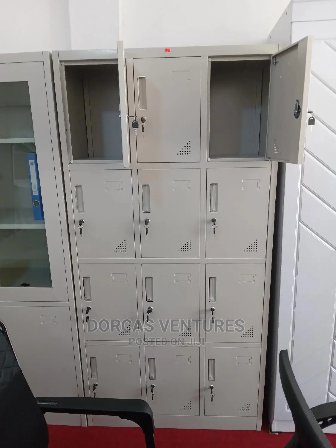 12 Doors Lockers