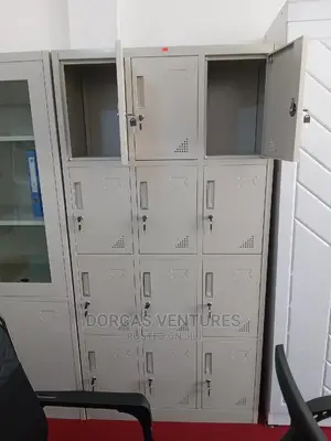 12 Doors Lockers