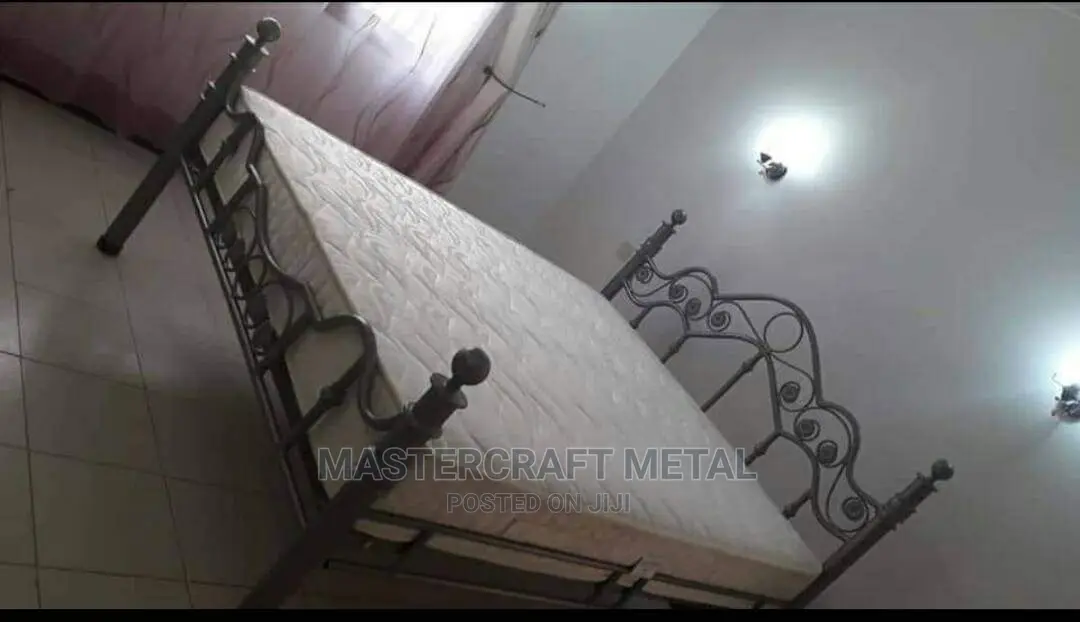 Metal Bed/ Beds/ Furniture