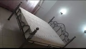 Metal Bed/ Beds/ Furniture