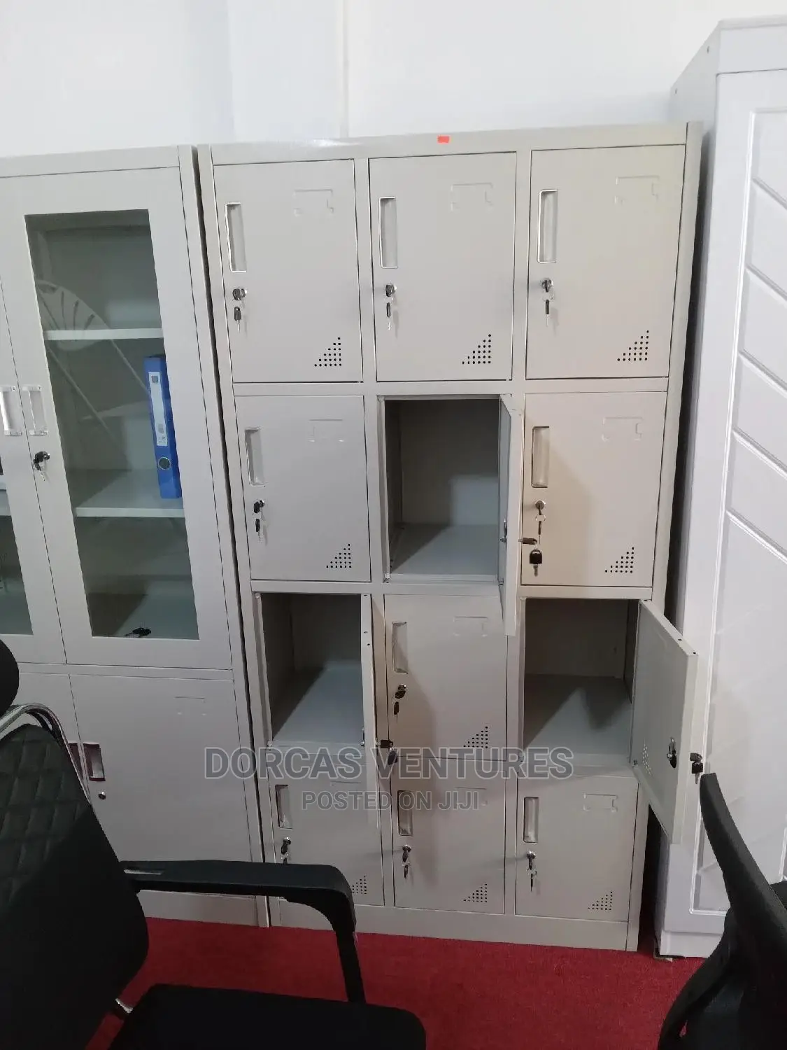 12 Doors Lockers