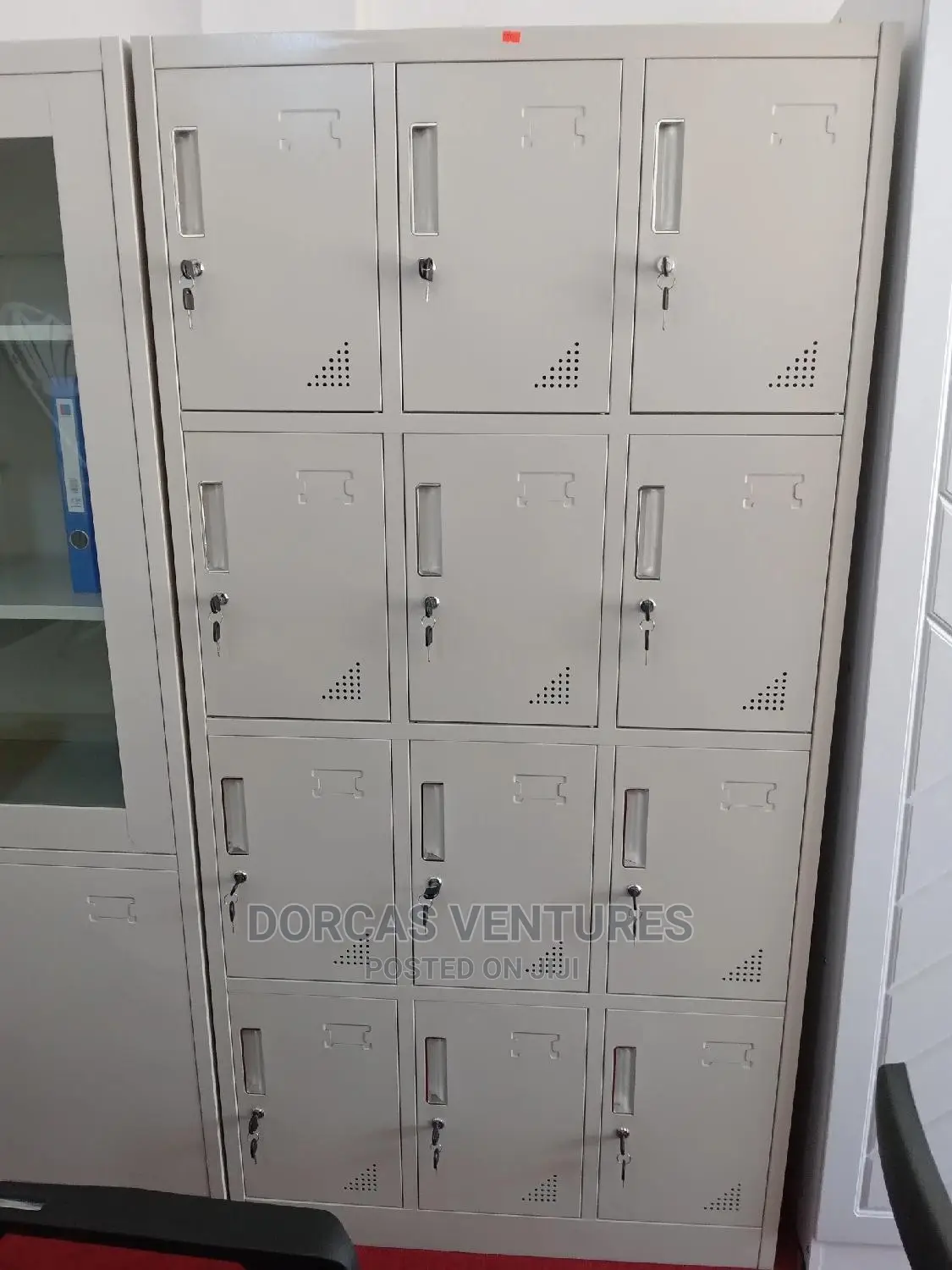 12 Doors Lockers