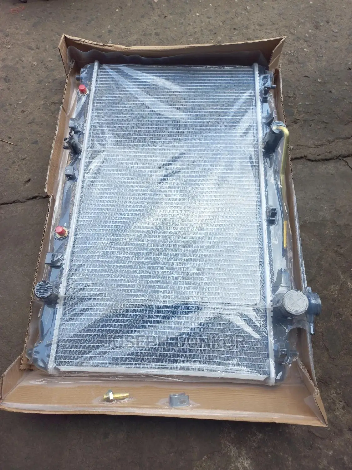 Camry 2007,2008,2009,2010,2011 Radiator Tank