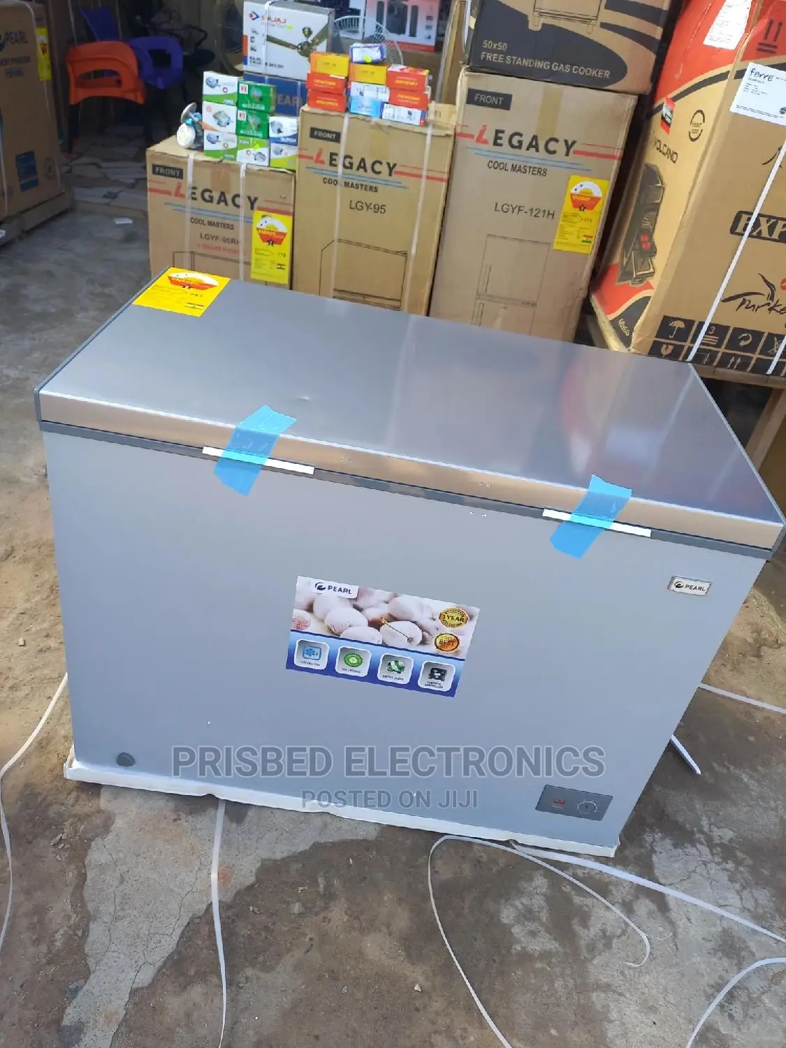 Pearl Durable Chest Freezer With Glass on Top 290 Litres
