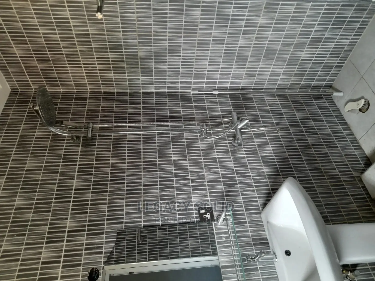 1bdrm Apartment in Legacy Solid Real, Teshie for rent