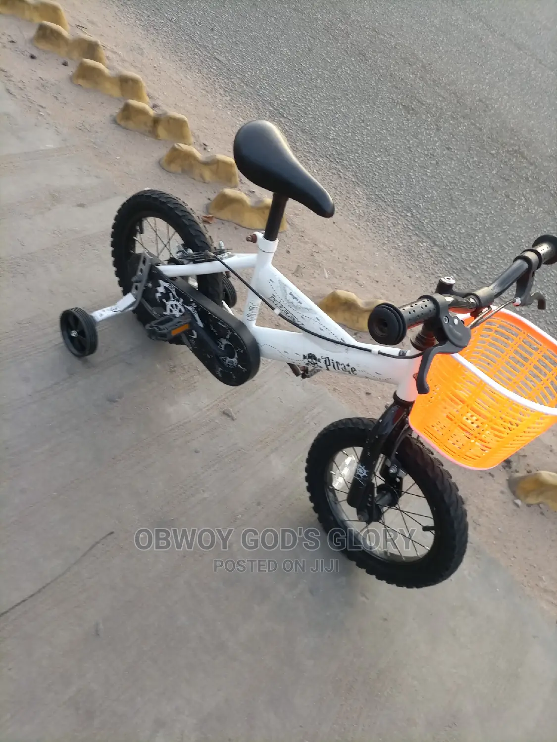 White Yet Kids Bike