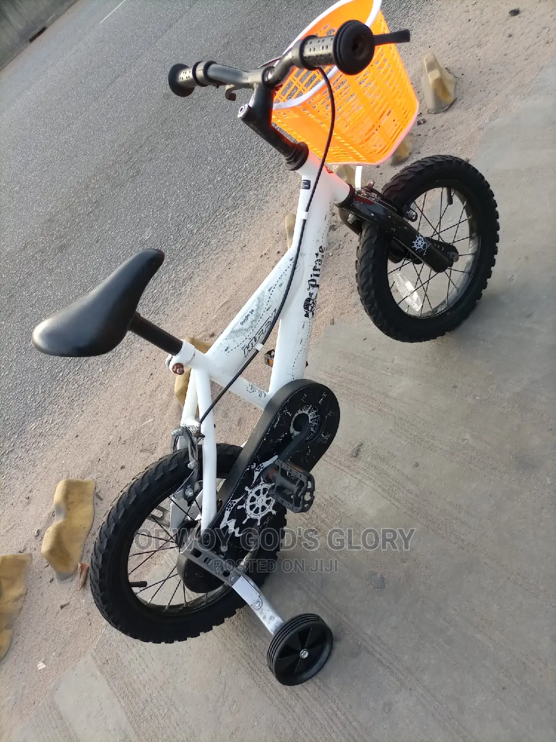 White Yet Kids Bike