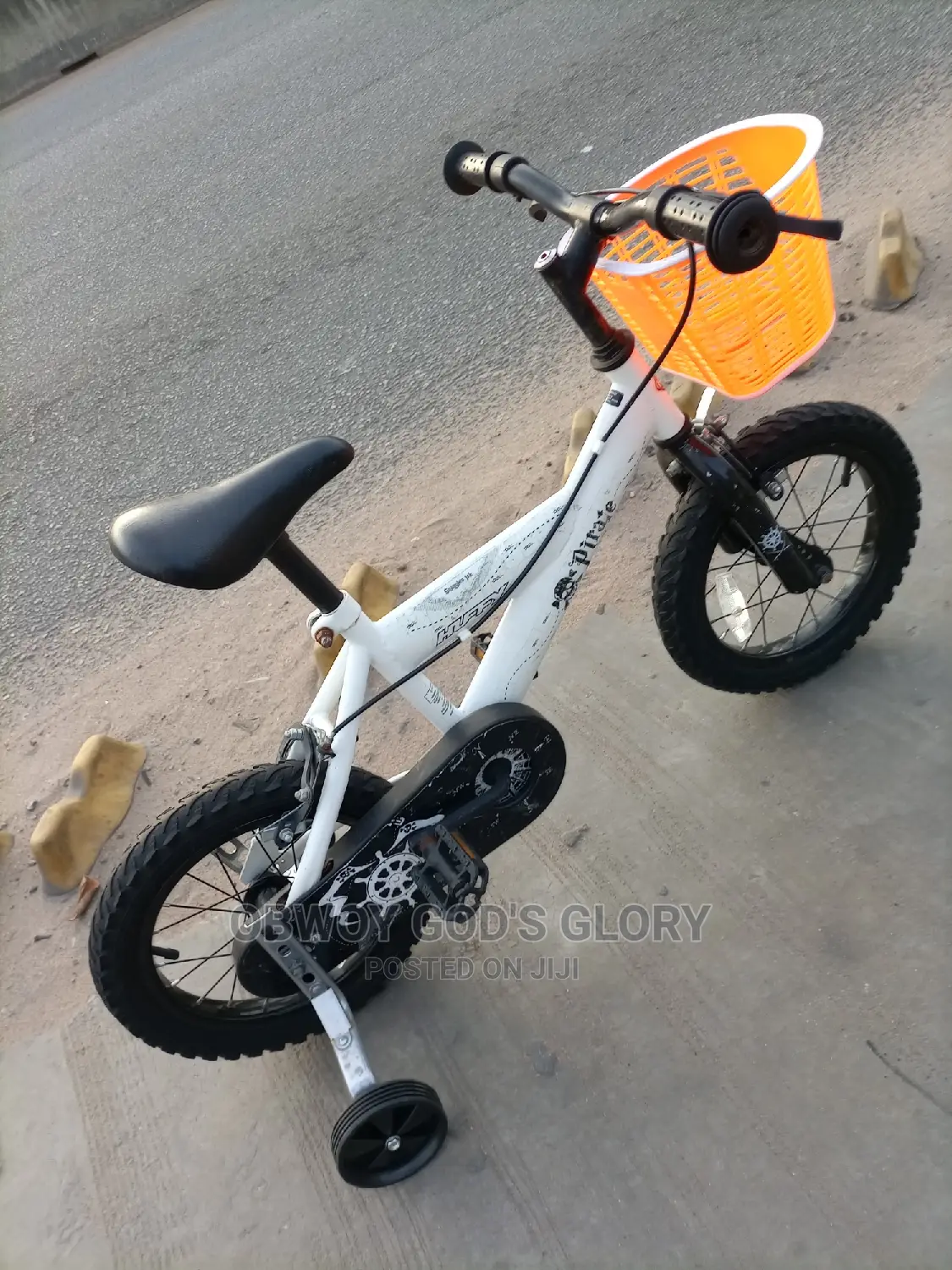 White Yet Kids Bike