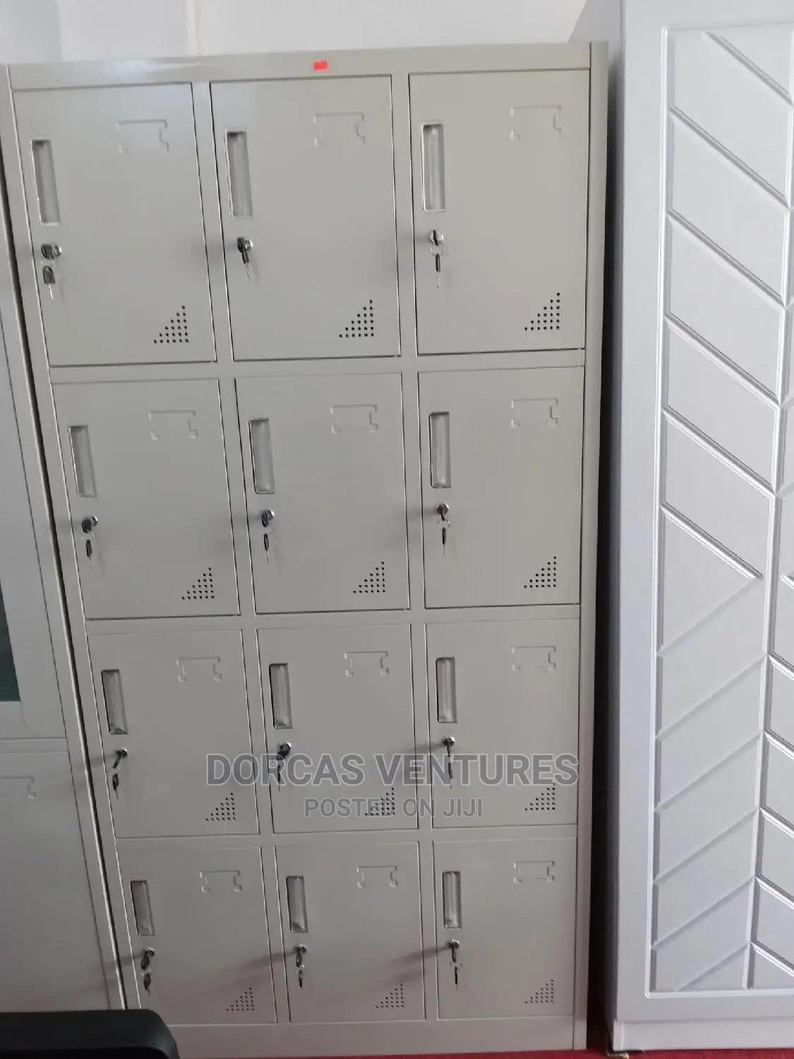 12 Doors Lockers