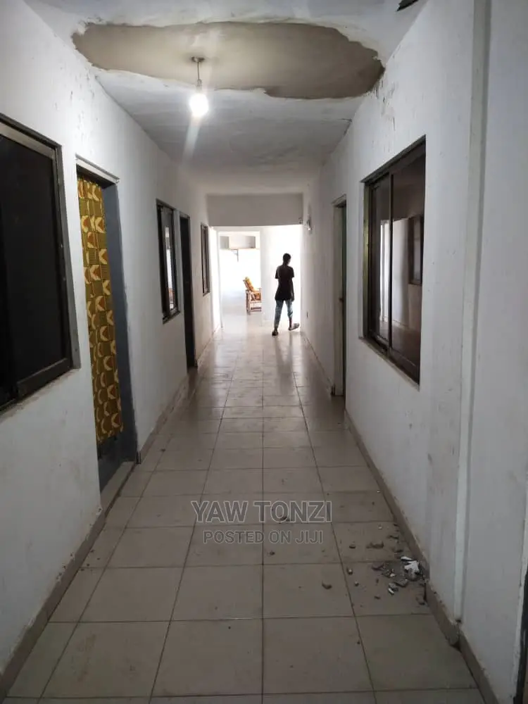 5bdrm House in Nungua, Cold Store for sale