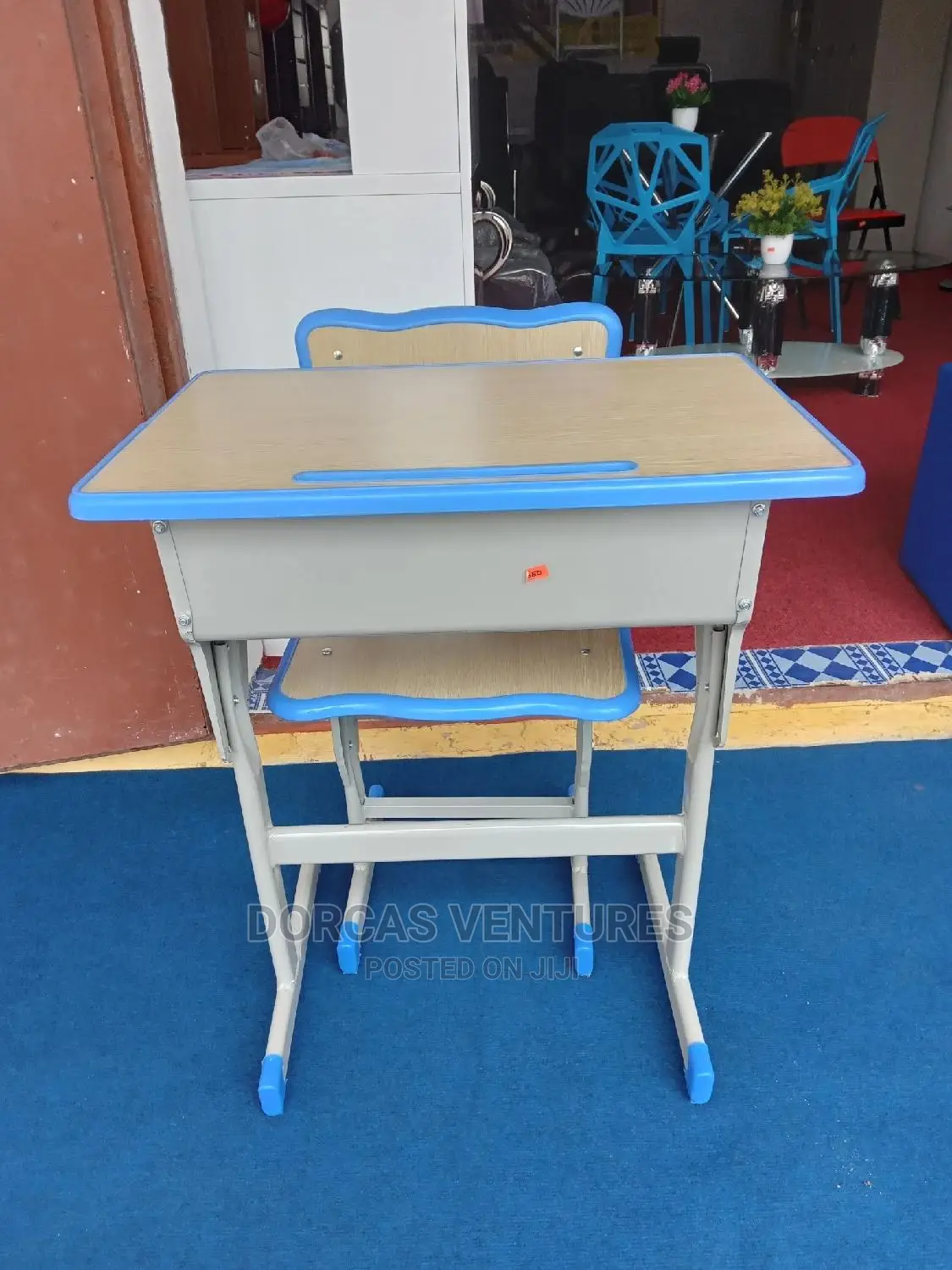 Enclosed Study Desk