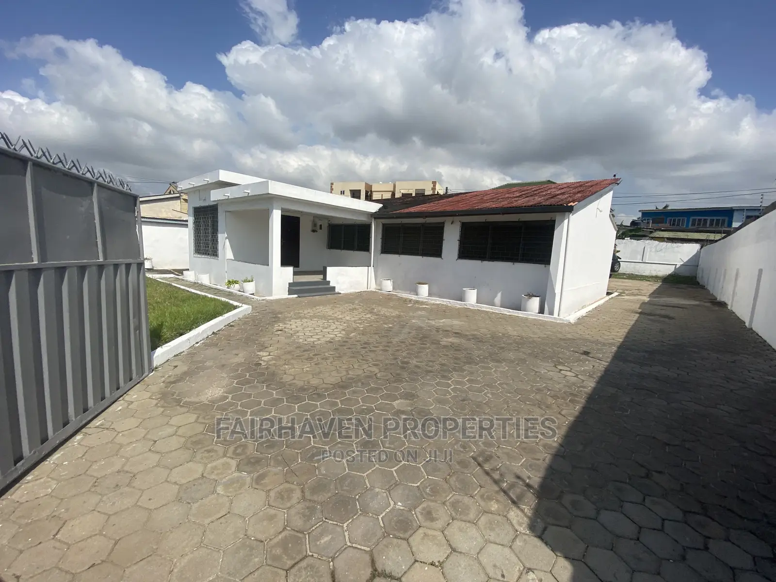 5bdrm House in Nyaniba Estate, Osu for Rent