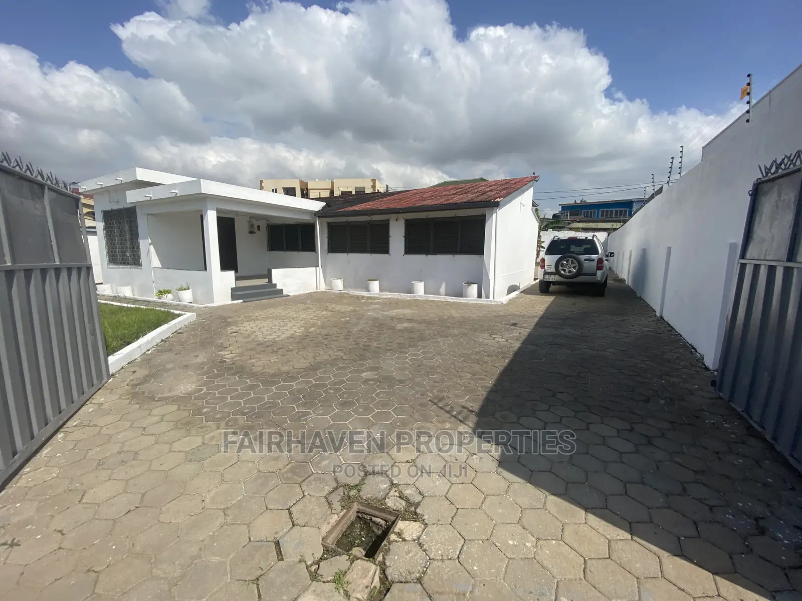 5bdrm House in Nyaniba Estate, Osu for Rent