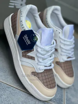 New Balance Sneaker