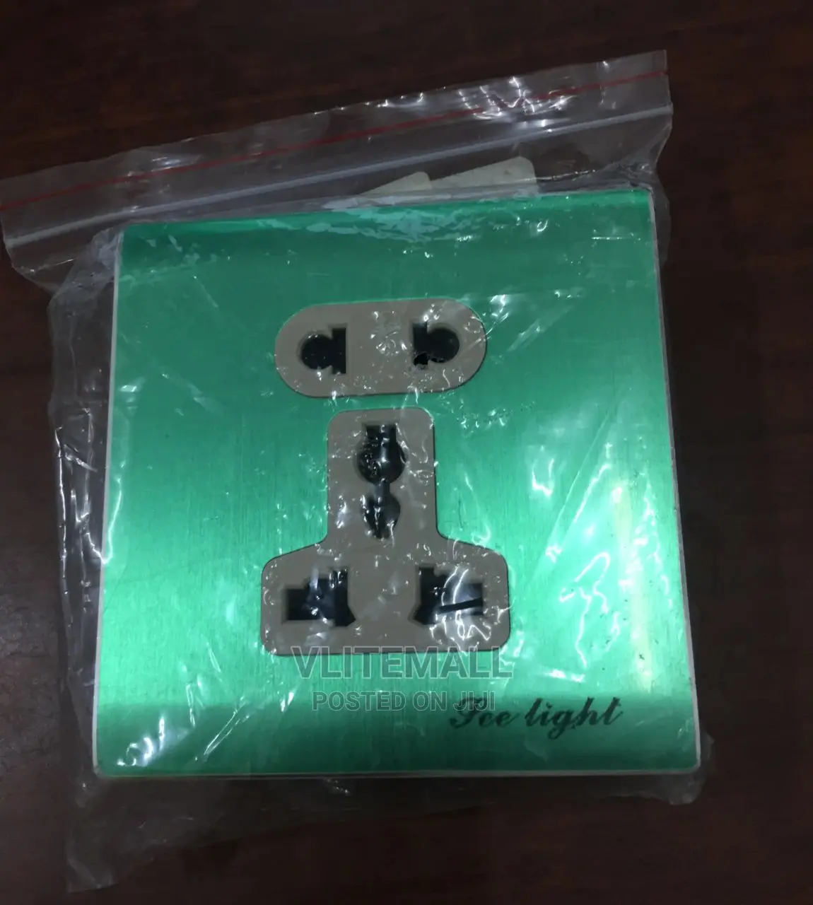 See Light 5pin Universal Socket