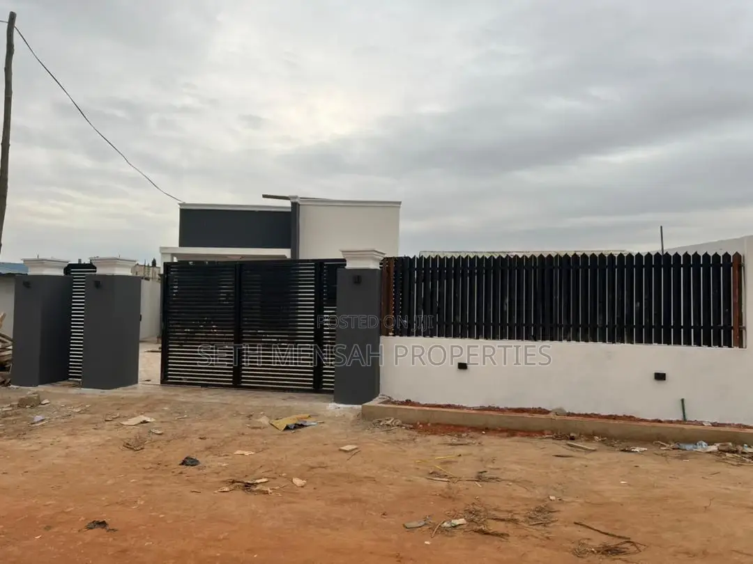 3bdrm House in Skm, Ashaley Botwe for Sale