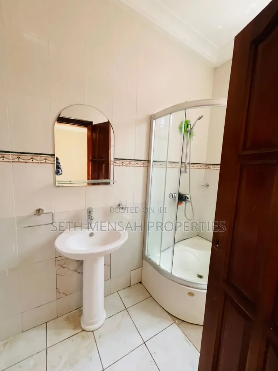 4bdrm House in Skm, Adjiriganor for Rent