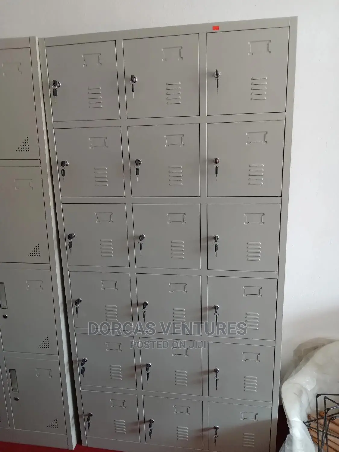 18 Doors Lockers