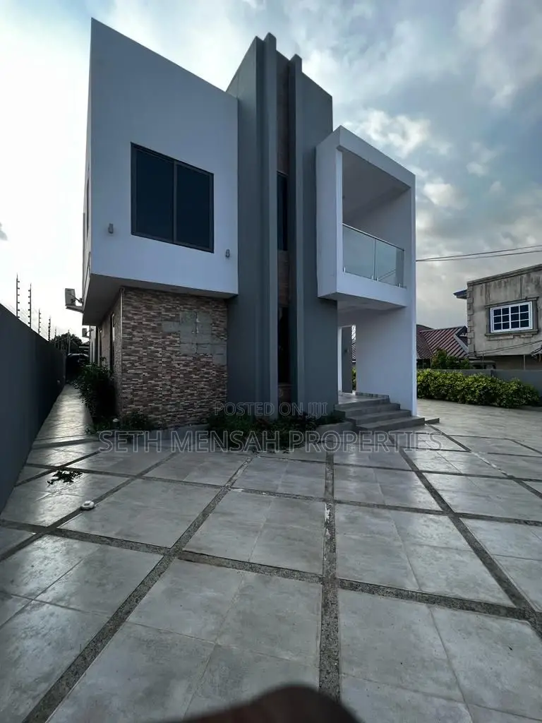 4bdrm House in Skm, Ashaley Botwe for Sale