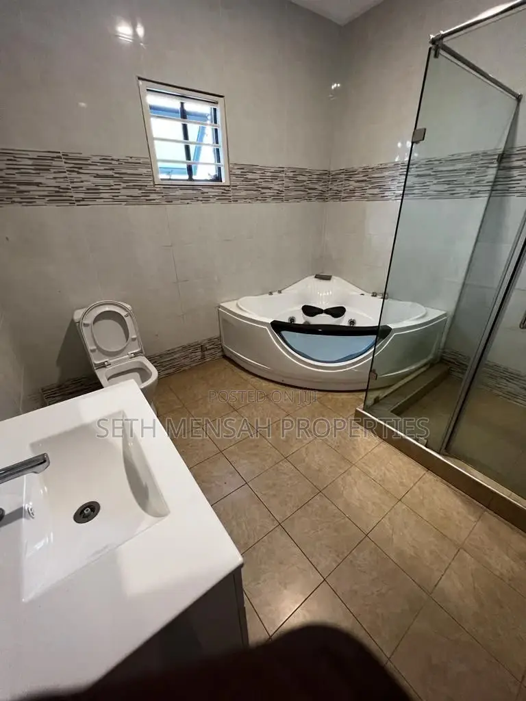 4bdrm House in Skm, Ashaley Botwe for Sale