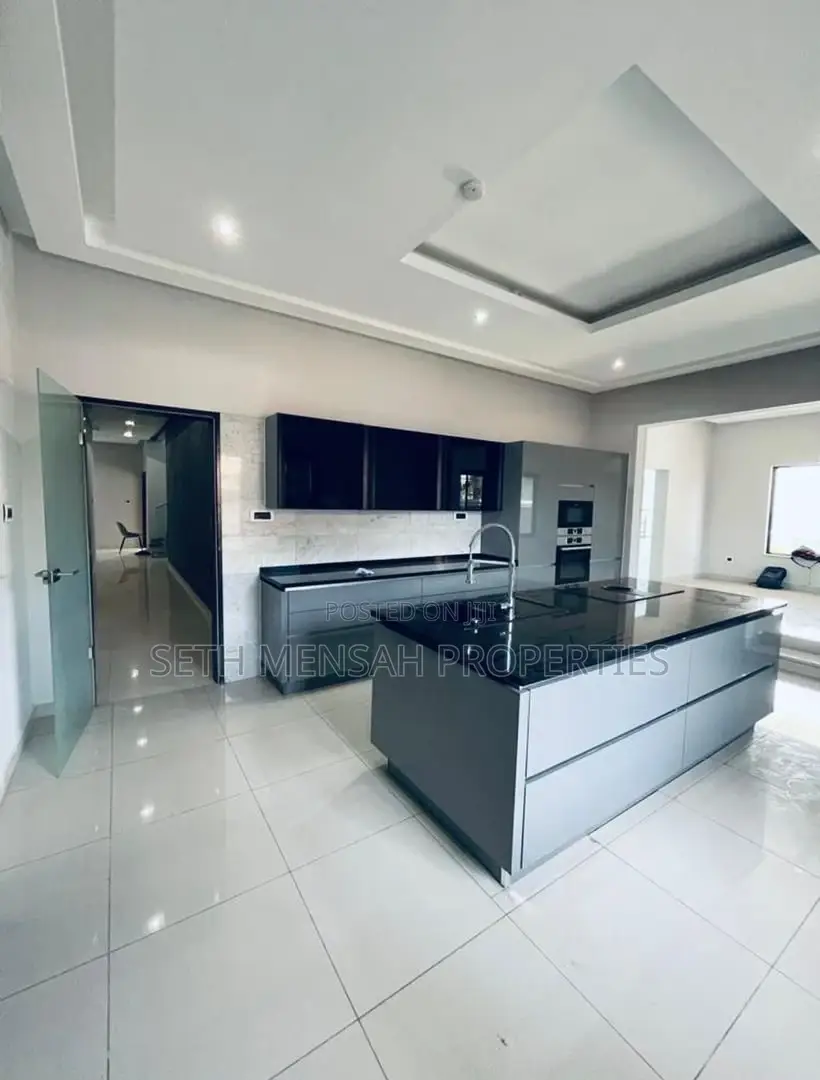 5bdrm Mansion in Skm Property, East Legon for Sale