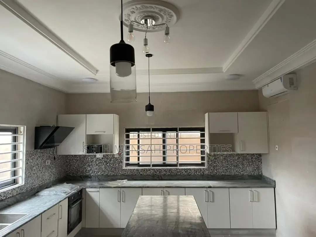 4bdrm House in Skm Property, Spintex for Sale