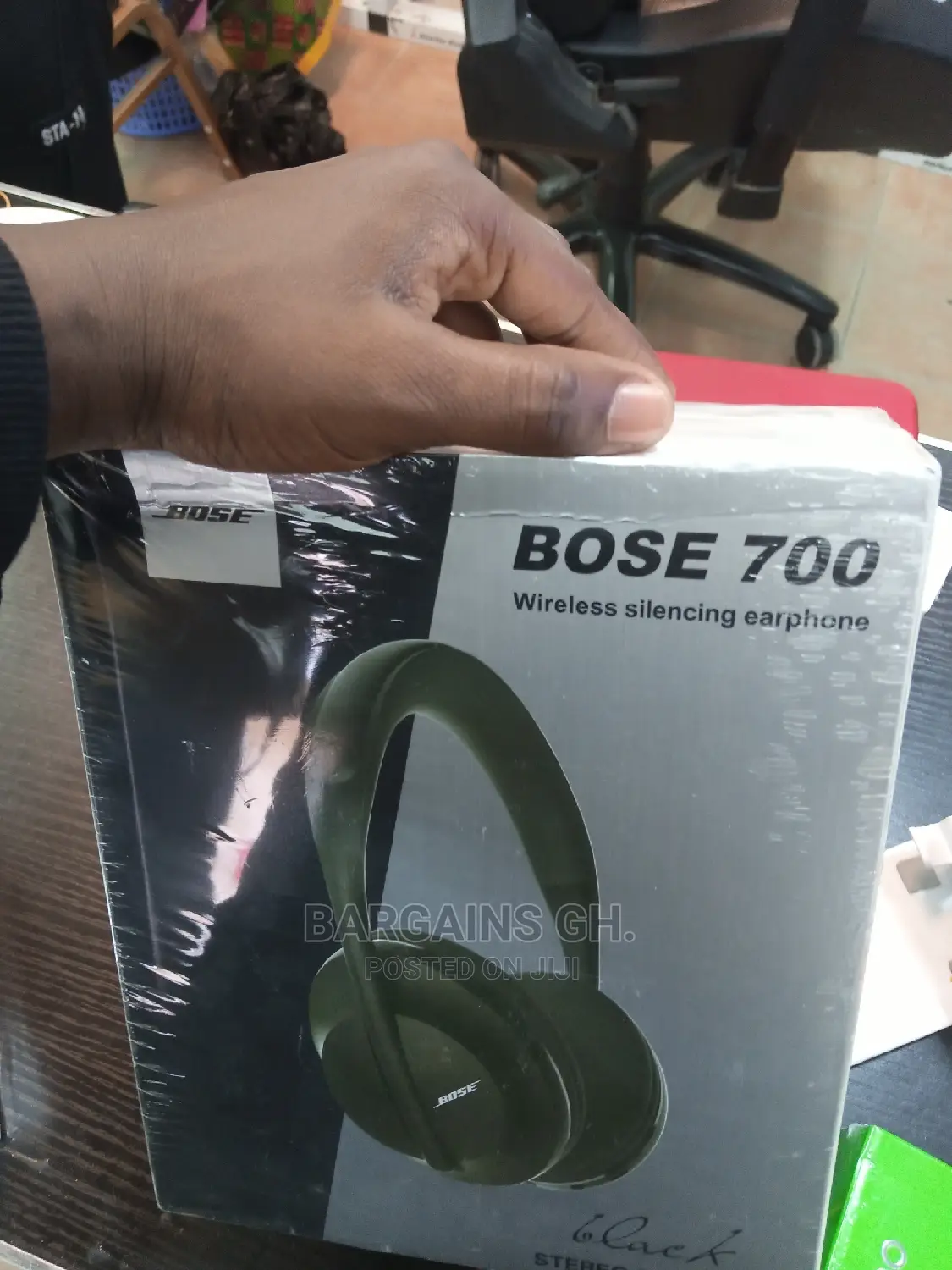 Bose 700 Wireless Headphone With Protective Pouch/Bag