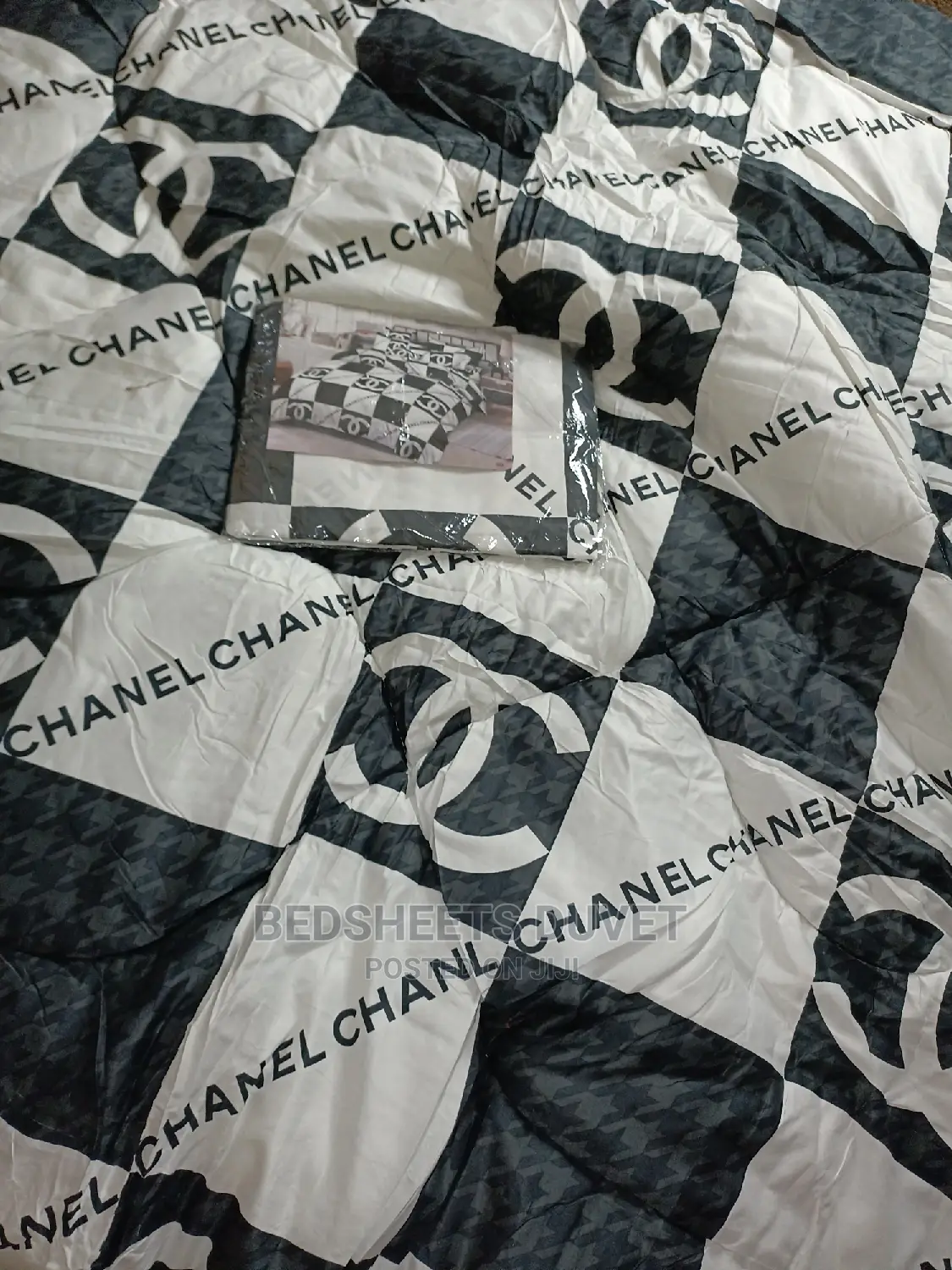Channel Duvet Set