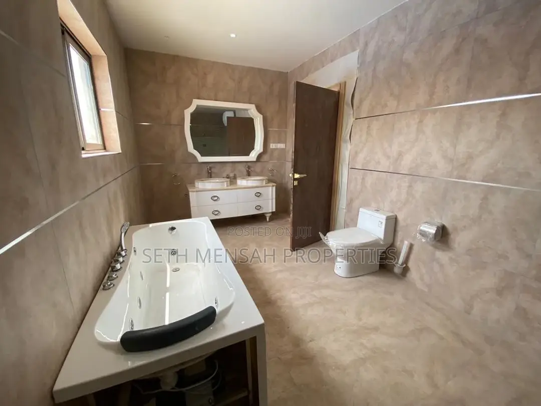 5bdrm House in Skm Property 5, Adjiriganor for Sale