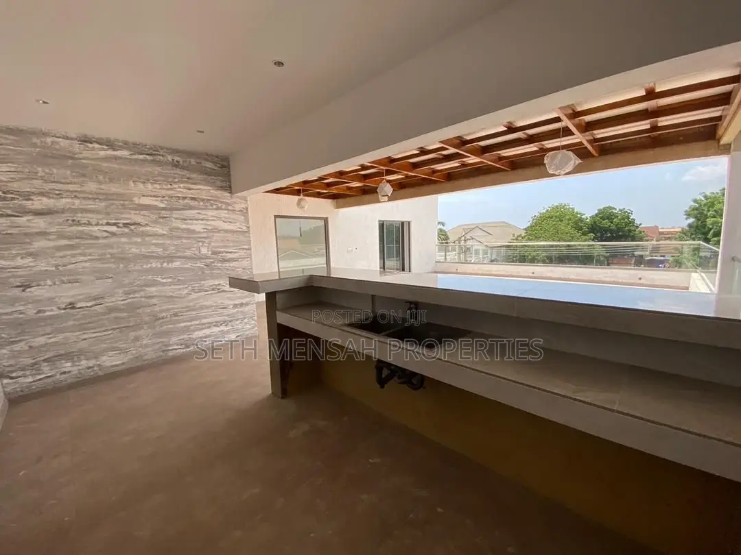 5bdrm House in Skm Property 5, Adjiriganor for Sale