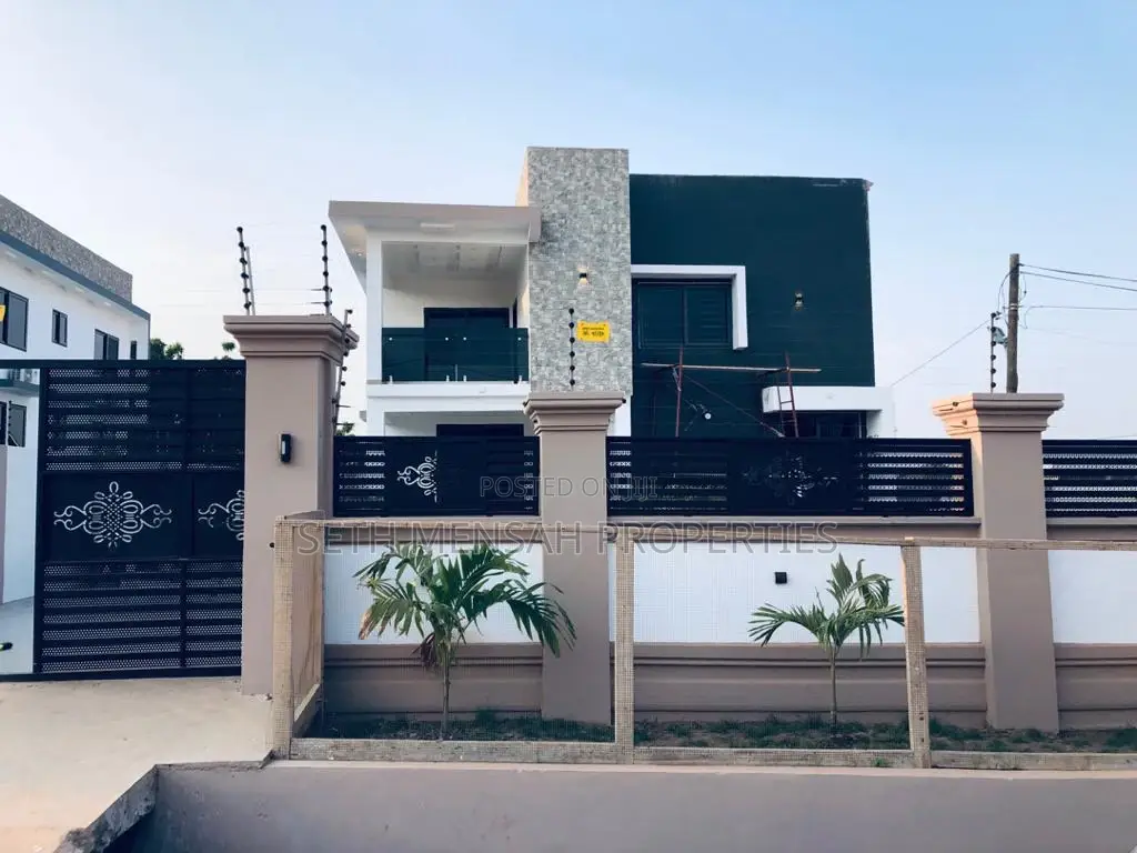 4bdrm House in Seth Mensah, a C Mall Area for Sale