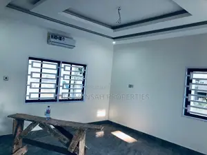 4bdrm House in Seth Mensah, a C Mall Area for Sale
