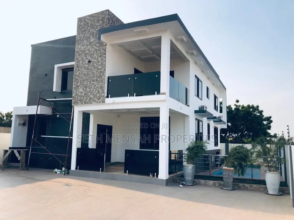 4bdrm House in Seth Mensah, a C Mall Area for Sale