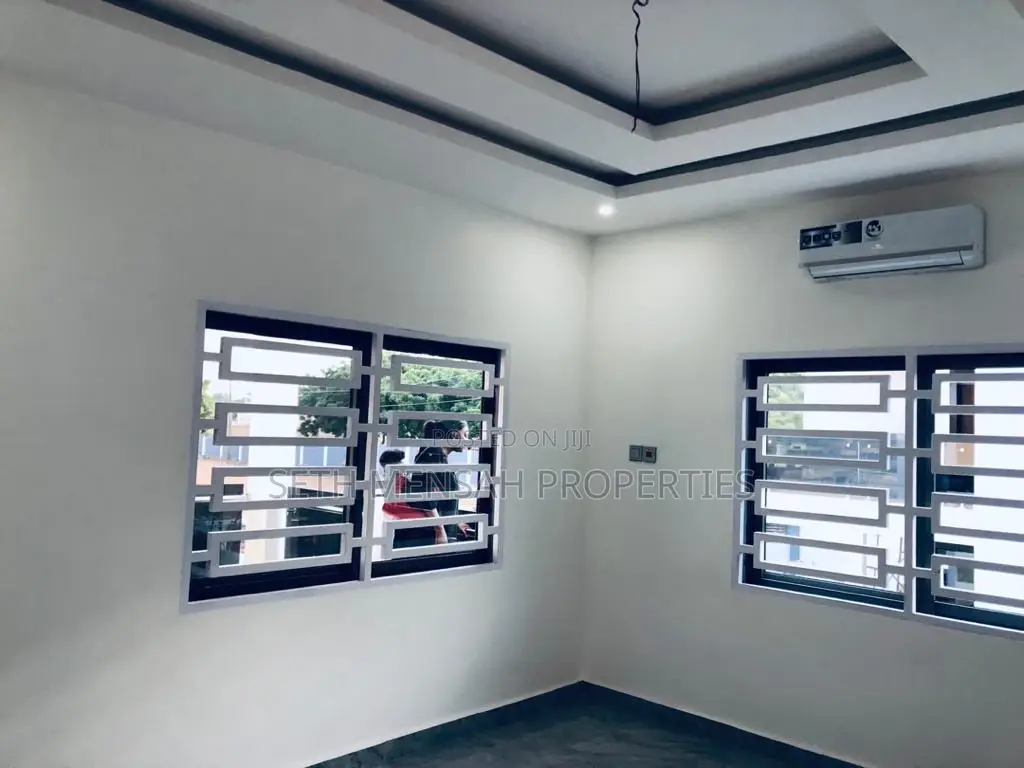 4bdrm House in Seth Mensah, a C Mall Area for Sale
