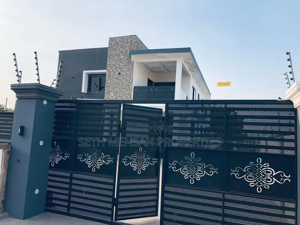 4bdrm House in Seth Mensah, a C Mall Area for Sale