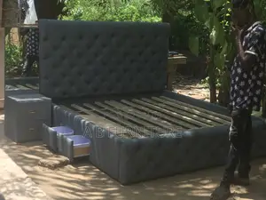 Queen Size Bed With Mirror Drower