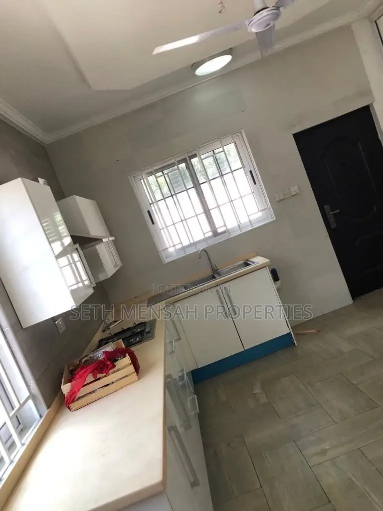 3bdrm House in Skm Property, Achimota for Rent
