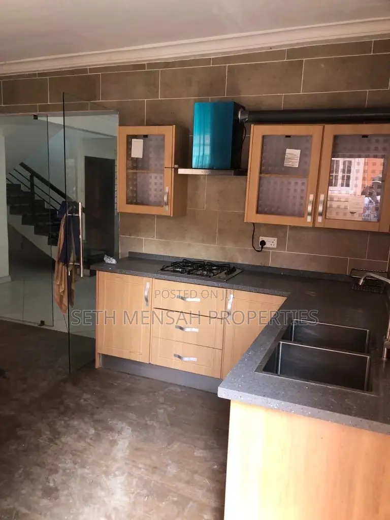 4bdrm House in Skm Property, Achimota for Rent